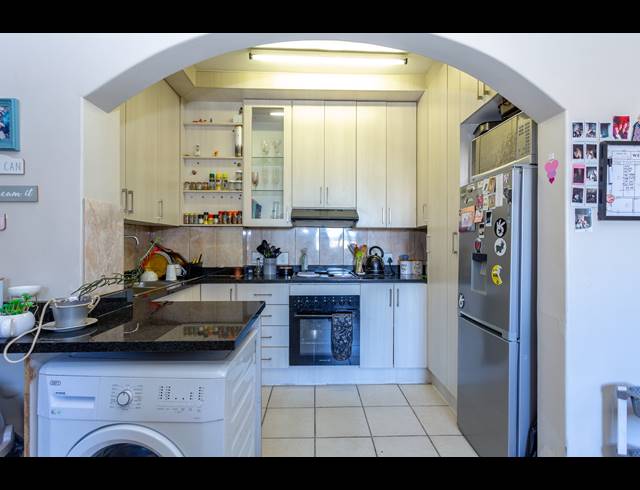 2 BEDROOM APARTMENT SOLD IN ZONNEBLOEM